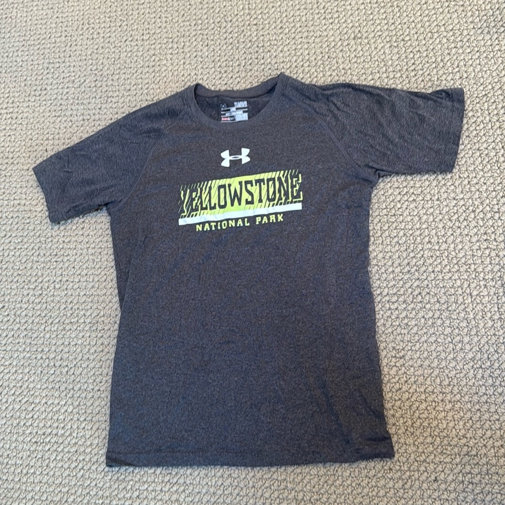 Boys under Armour T-shirt